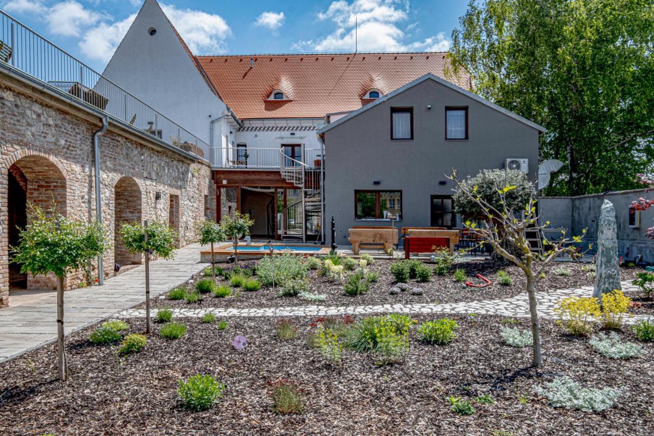 Knize Ferdinand Apartments Mikulov Exterior photo